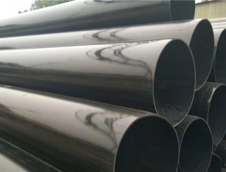 聚乙烯外護管是以高密度聚乙烯（HDPE）為原料，采用先進的設(shè)備和工藝進行生產(chǎn)，產(chǎn)品質(zhì)量嚴格執(zhí)行GB/T29047-2012標準。具有機械強度高、耐沖擊、耐環(huán)境應(yīng)力開裂、耐腐蝕、耐低溫、易焊接、易施工、