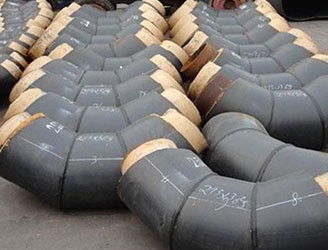 預(yù)制直埋保溫彎頭是保溫管件中的一種，保溫彎頭構(gòu)成，是由高密度聚乙烯外護管、聚氨酯泡沫保溫層及內(nèi)工作鋼管緊密結(jié)合而成。保溫彎頭主要用于保溫直管的轉(zhuǎn)向，一般與保溫管道配套使用，是根據(jù)保溫工程管線設(shè)計時用于