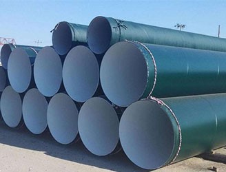 環(huán)氧樹(shù)脂防腐鋼管是采用由環(huán)氧樹(shù)脂為主劑的一種雙組分、高固體分的涂料，在鋼管表面上由玻璃布作為加強(qiáng)涂敷而成的防腐。環(huán)氧樹(shù)脂防腐層分為普通級(jí)防腐、加強(qiáng)級(jí)防腐（一布三油）、特加強(qiáng)級(jí)防腐（兩布四油）。特性及應(yīng)