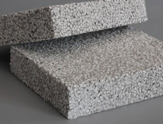 勻質(zhì)板是一種EPS顆粒與無機硅質(zhì)材料聚合而成的改性EPS板材，防火等級可達A2級，是一種新型防火保溫材料，應(yīng)用于保溫系統(tǒng)中保溫層材料。具有防水、防火、隔熱、保溫、吸音的效果。